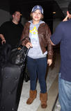 th_69266_Preppie_-_Hayden_Panettiere_arriving_at_Miami_International_Airport_-_Dec._31_2009_4105_122_102lo.jpg