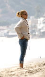 th_48144_Preppie_-_Hayden_Panettiere_walking_on_the_beach_in_Malibu_-_August_19_2009_6209_122_133lo.JPG