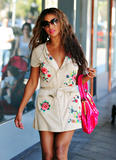 th_29331_beyonce_knowles_shopping_sans_ring_tikipeter_celebritycity_008_122_154lo.jpg