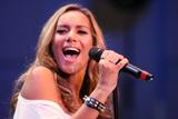 Leona Lewis (Леона Льюис) Th_48997_Celebutopia-Leona_Lewis_performs_live_for_BBC_Radio_2-09_122_215lo