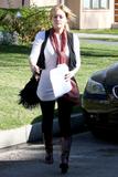 th_33872_celebrity-paradise.com-The_Elder-Hilary_Duff_2010-02-03_-_leaving_a_private_residence_393_122_219lo.jpg