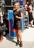 th_22072_Celebutopia-Hayden_Panettiere_Visits_the_Late_Show_With_David_Letterman-03_122_239lo.jpg