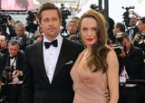 th_48517_Celebutopia-Angelina_Jolie-Inglourious_Basterds_premiere-114_122_26lo.jpg