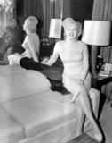 th_23841_MarilynMonroe_LeavingNYCForJamaica_Jan-03-1957_01_122_33lo.jpg