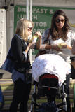 th_91053_Preppie_-_Kristen_Bell_at_the_Farmers_Market_in_L.A._-_October_26_2009_4119_122_377lo.JPG