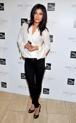 http://img228.imagevenue.com/loc387/th_03353_Jessica_Szohr_Jimmy_Choo_Fragrance_Launch_006_122_387lo.jpg