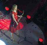 th_46140_Preppie_Taylor_Swift_turns_on_the_Westfield_Christmas_Lights_41_122_393lo.jpg