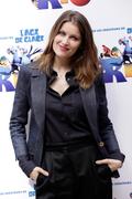 th_46191_Tikipeter_Laetitia_Casta_Rio_Paris_Photocall_011_123_424lo.jpg