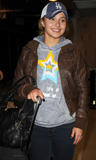 th_69756_Preppie_-_Hayden_Panettiere_arriving_at_Miami_International_Airport_-_Dec._31_2009_1193_122_44lo.jpg