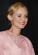 th_35959_Tikipeter_Diane_Kruger_Pieds_Nus_Sur_Des_Limaces_German_Premiere_027_123_441lo.jpg