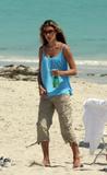 th_95899_Alessandra_Ambrosio_poses_during_a_photoshoot_on_the_beach_in_Miami_31-3-2009_01_122_466lo.jpg