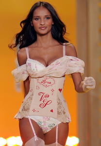 Gracie Carvalho hot lingerie-Victoria's Secret Fashion Show