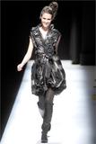 th_48447_MaritheFrancoisGirbaud_FW09_DriellyOliveira_02_122_513lo.jpg