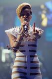 th 73344 Celebutopia Rihanna performs at the 2009 American Music Awards 16 122 591lo AMA 2009: Veja fotos em alta qualidade das performances de Shakira, Timbaland, GaGa e Rihanna