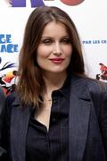 th_46115_Tikipeter_Laetitia_Casta_Rio_Paris_Photocall_003_123_98lo.jpg