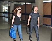 http://img228.imagevenue.com/loc57/th_102931243_AnneHathaway04052011JeansatLAXAirport3_122_57lo.jpg